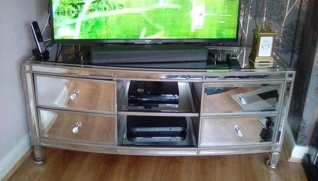Image 1 of Mirrored TV Unit in good condition