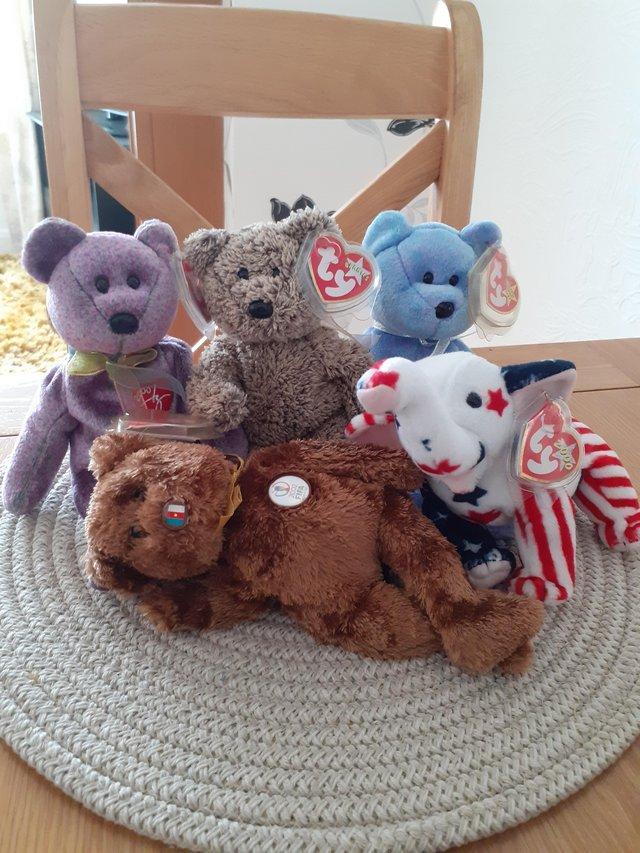 Preview of the first image of Beanie baby's soft bears ......