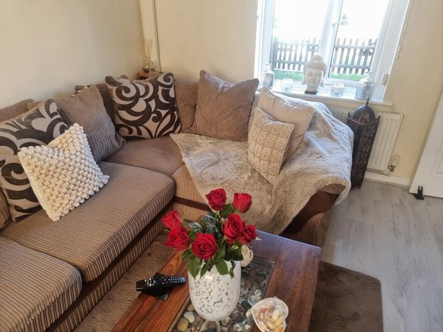 L SHAPE CORNER SOFA COST £3500 NEW