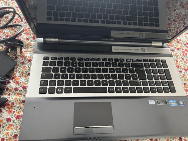 Image 3 of Samsung 17.5 inch windows laptop