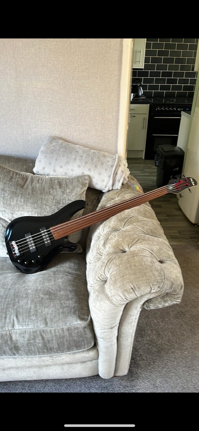 Preview of the first image of Harley Benton 5 string electric bass.