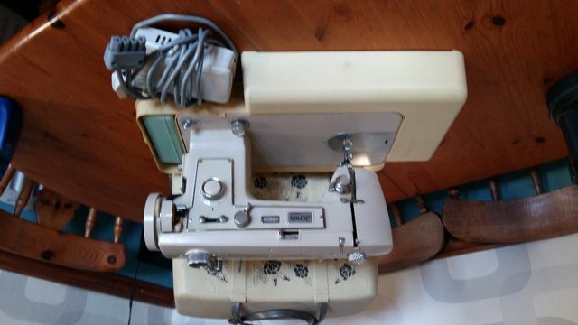 Preview of the first image of Jones M969 electric sewing machine from 1972 (vintage)..
