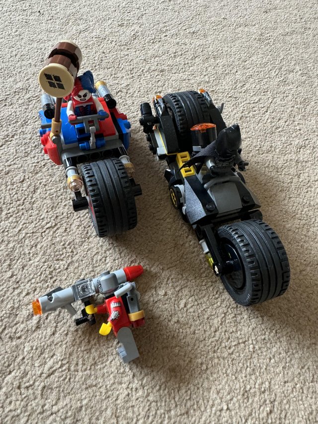 Preview of the first image of Lego 76053 Batman Gotham Cycle Chase.