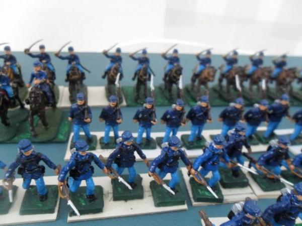 Image 13 of 28 mm white metal Union & Confederate ACW 233 figures.