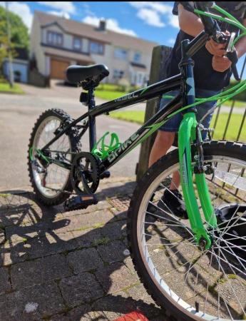 Image 2 of Children's mountain bike black and green
