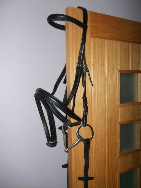 Preview of the first image of Full size leather horse bridle.