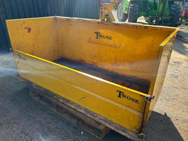 Image 1 of Twose 6ft tipping link box vgc