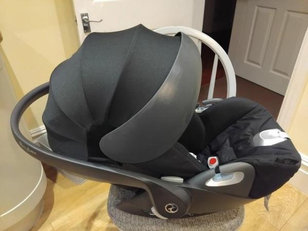 Image 2 of Cybex Cloud z i car seat with compatible base