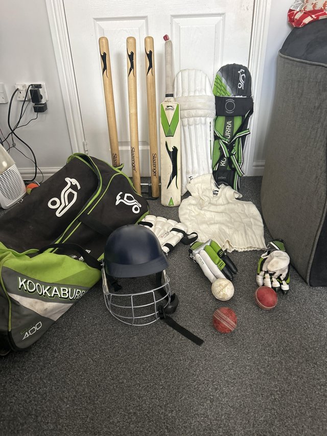 Preview of the first image of Cricket set will take offers on individual items.