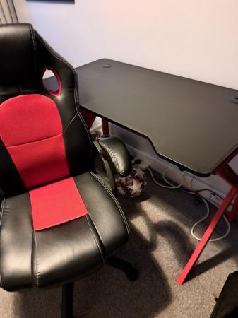 Image 2 of Gaming table and gaming chair