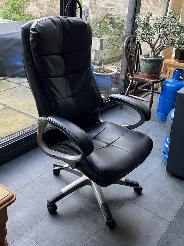 Preview of the first image of Office chair, black, used.