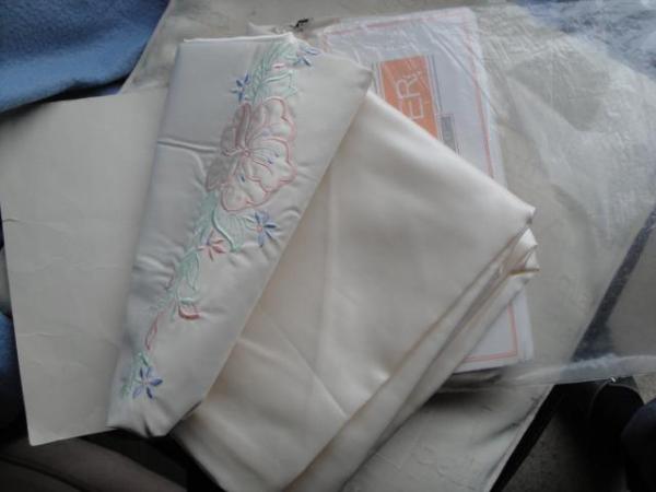Image 1 of New Embroidered White Single Bed Quilt / Duvet Cover.SB96/12