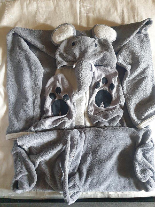 1 Elephant onesie 1 dragon onesie. — Clothing & Accessories in Grays