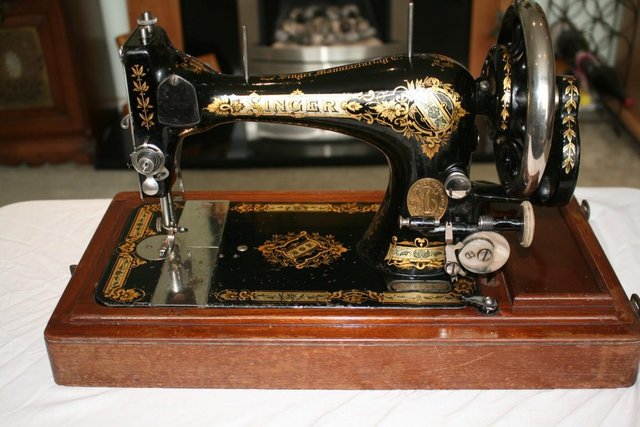Image 2 of Antique 1904 Singer model 28k sewing machine in GWO