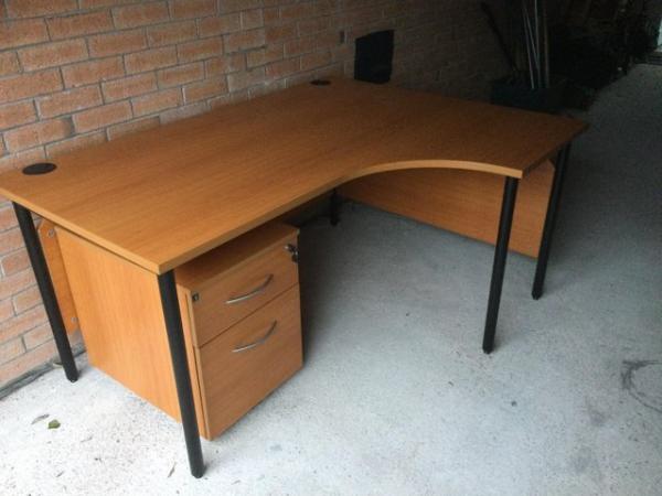 Image 1 of Ergonomic desk and drawer unit as new