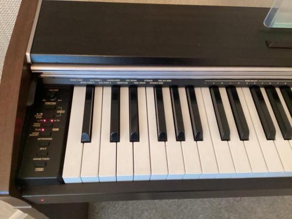 Image 3 of CASIO PX-700 electric piano