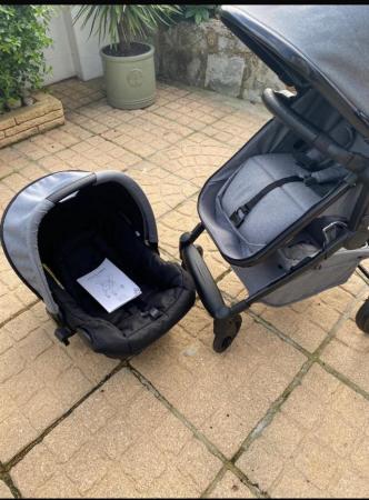 Image 1 of 3-1 pram that also has a car seat