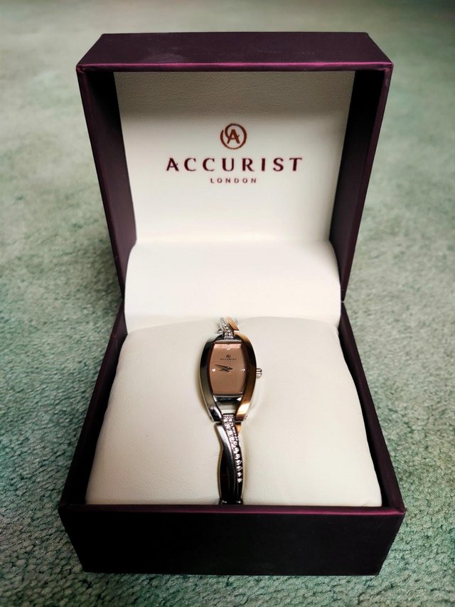 Preview of the first image of Accurist Ladies Watch CAL.5Y20.