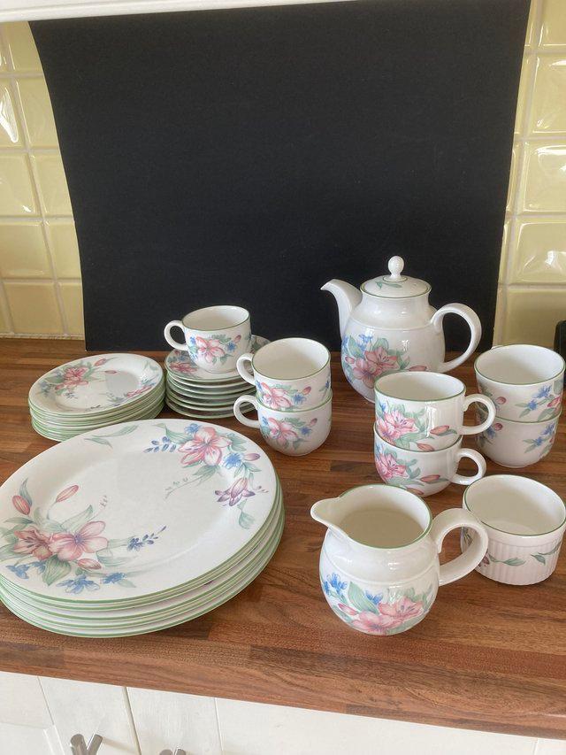 Preview of the first image of Doulton bone china teaset + 5 dinner plates.