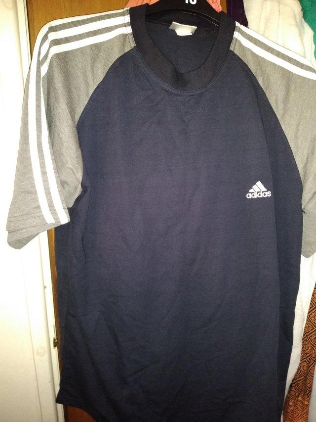 Preview of the first image of Men's Adidas top size large. New.
