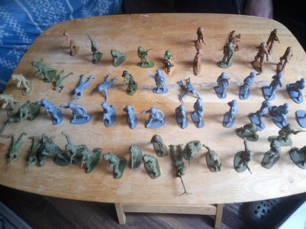 Image 1 of AIRFIX TOY SOLDIERS YEAR 1971
