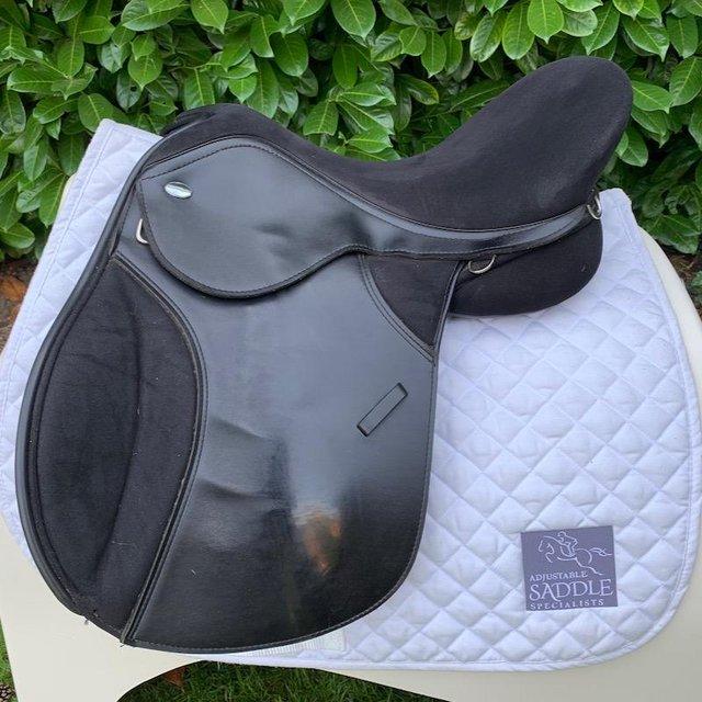 Preview of the first image of Thorowgood T4 17 inch Jill Thomas Endurance saddle.