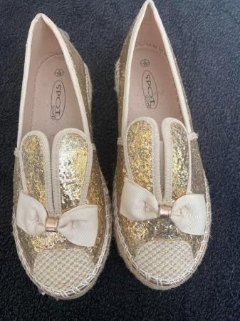 Image 2 of LADIES SPOT ON GOLD/CREAM CASUAL SHOES SIZE 5/38
