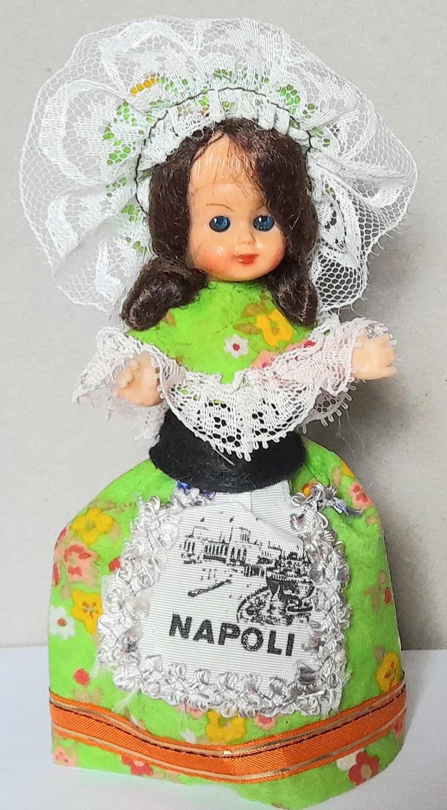 Preview of the first image of BELLA * ITALIAN TRADITIONAL DOLL 14 cm GOOD.