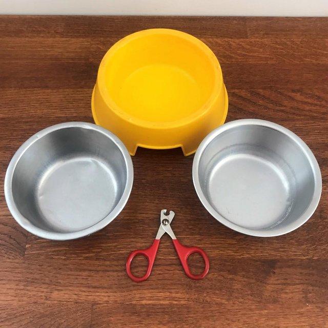 Preview of the first image of 3 pet bowls & nail clippers. £2 lot..