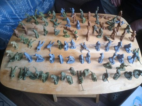 Image 2 of AIRFIX TOY SOLDIERS YEAR 1971