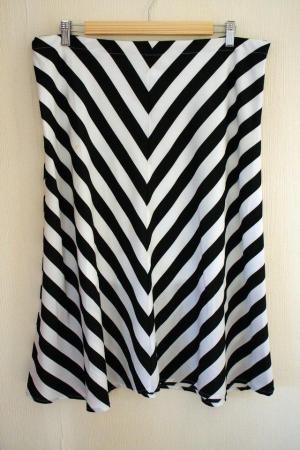Image 2 of TU Black & White Skirt size 16