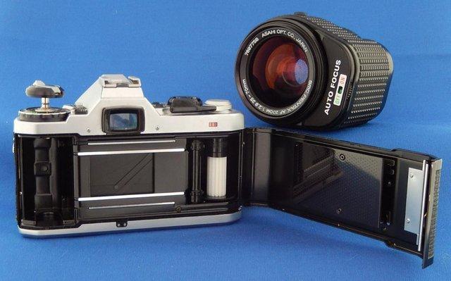 Image 9 of VINTAGE PENTAX MEF AUTO FOCUS 35mm CAMERA AND ZOOM LENS.