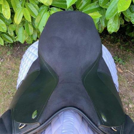 Image 7 of Thorowgood T4 17.5 inch cob dressage saddle