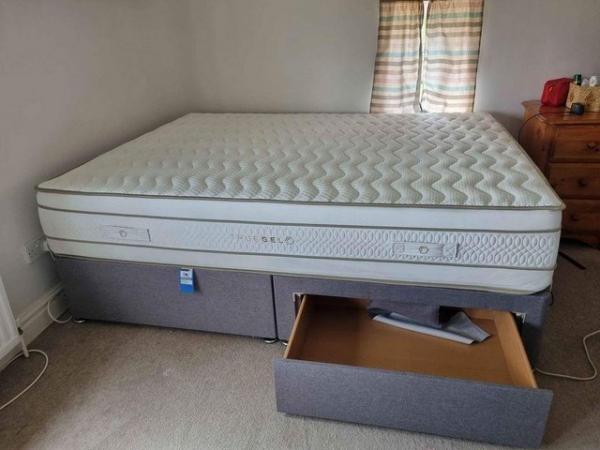 Image 3 of King size bed sonlevo truegel mattress & divan base *like n