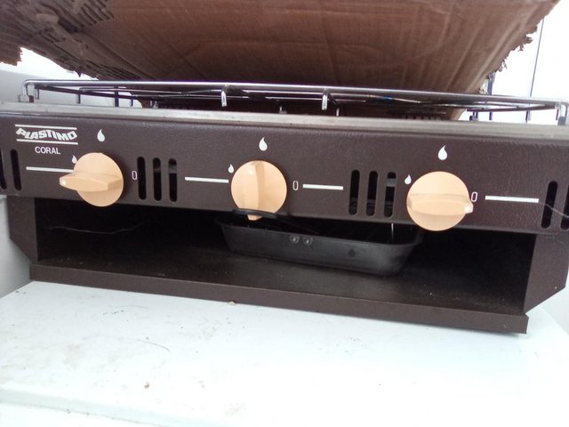 4 GAS RING AND GRILL CAMPING STOVE WOTH GRILL PAN — Furniture & Homeware in Clacton-on-Sea