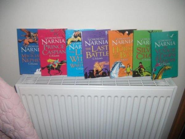 Image 3 of THE CHRONICLES OF NARNIA BOX SET