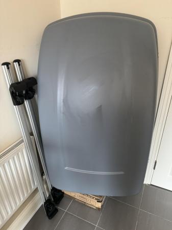 Image 1 of Halfords 320L roof box with aero bars 127cm and foot clamps