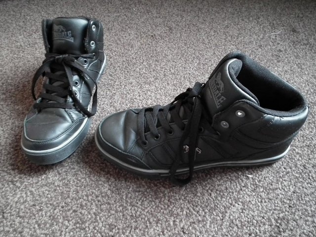 lonsdale black leather trainers