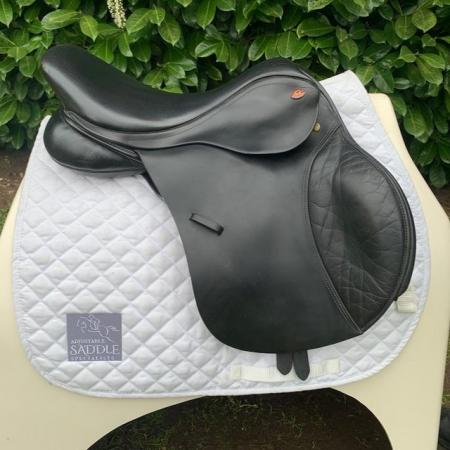 Image 9 of Kent And Masters 17 inch Jump saddle
