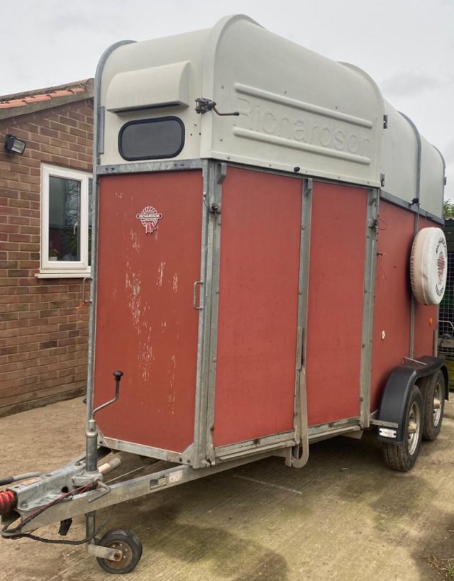 Preview of the first image of Richardson grande horse trailer 2005.