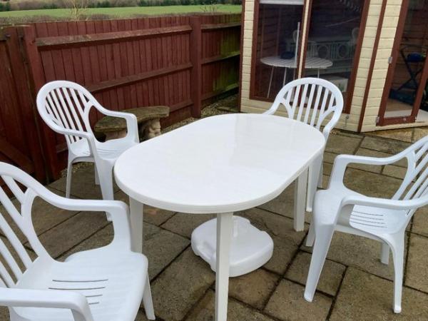 Image 3 of Garden table, chairs and parasol