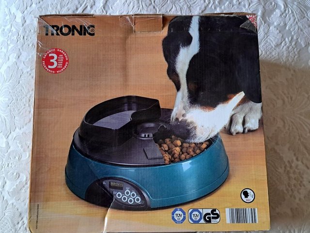 Preview of the first image of AUTOMATIC PET FEEDER FOR CATS AND DOGS WITH VOICE RECORDING.