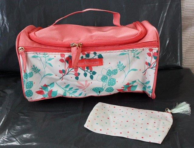Preview of the first image of NEW Vanity Case & Pouch for young girl ! can be posted..