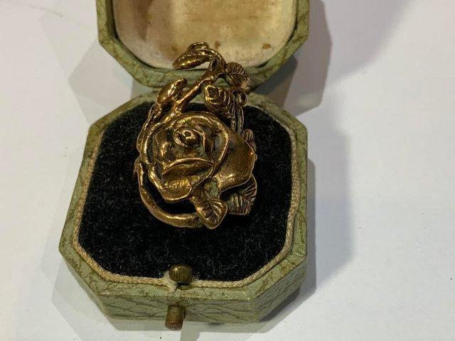 Preview of the first image of English Rose Ring in presentation box.