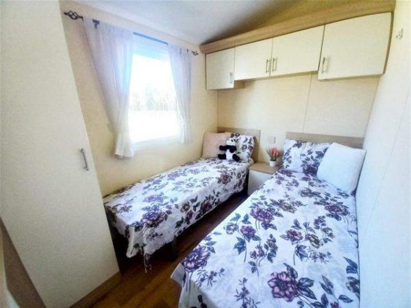 Image 8 of Willerby Granada 2 bed mobile home UK Showground