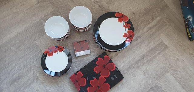 Image 1 of Modern floral 23 Piece Dinner Plate Set with Matt/Coasters