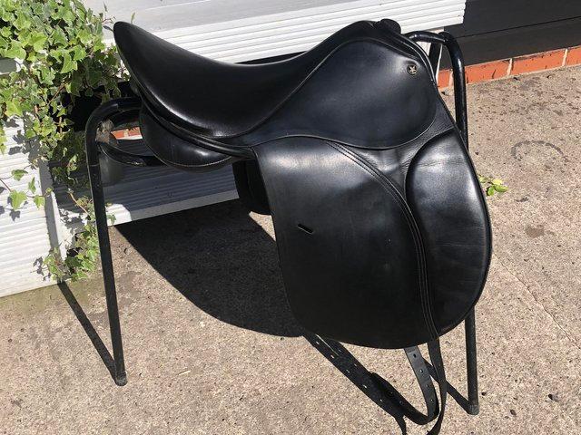 Preview of the first image of 17 1/2 inch medium Jeffries falcon dressage saddle.