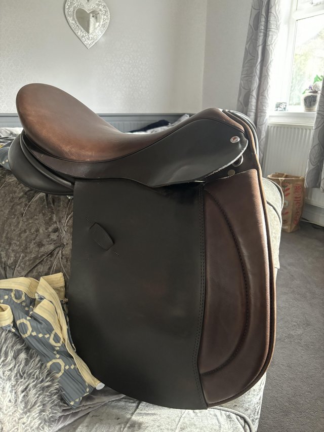 Preview of the first image of 17.5 inch Farrington show saddle.