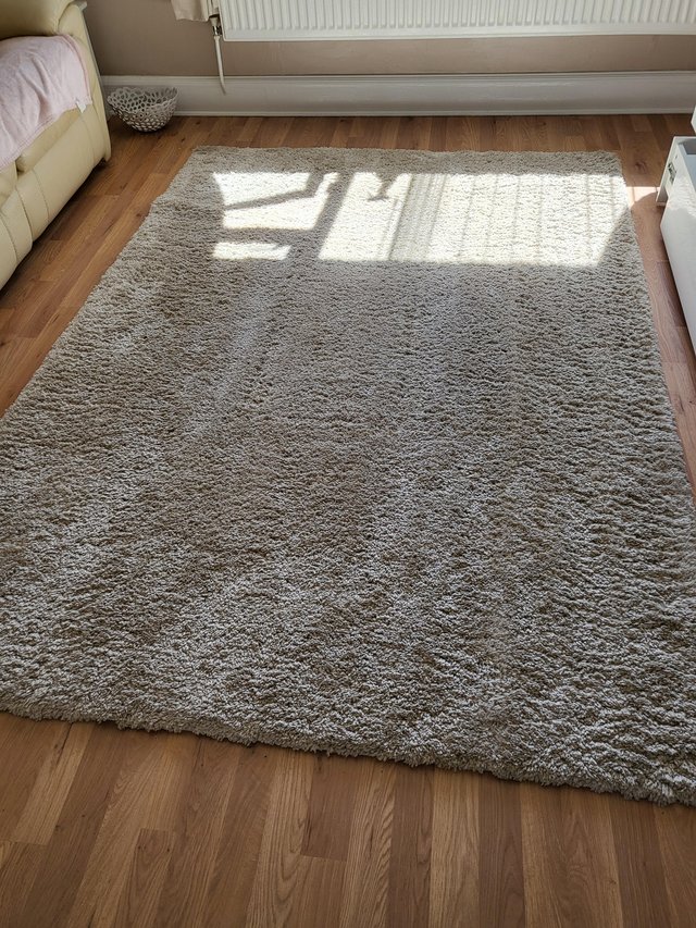 Preview of the first image of LARGE RUG COLOUR NATURAL.