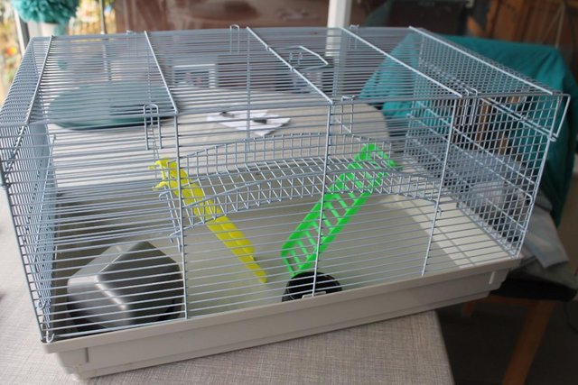 Preview of the first image of Hamster Cage - with food bowl and little house - Used.